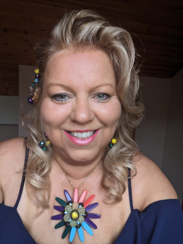 Alyson’s Made-to-Match Necklace, Earrings and Hair-Clip