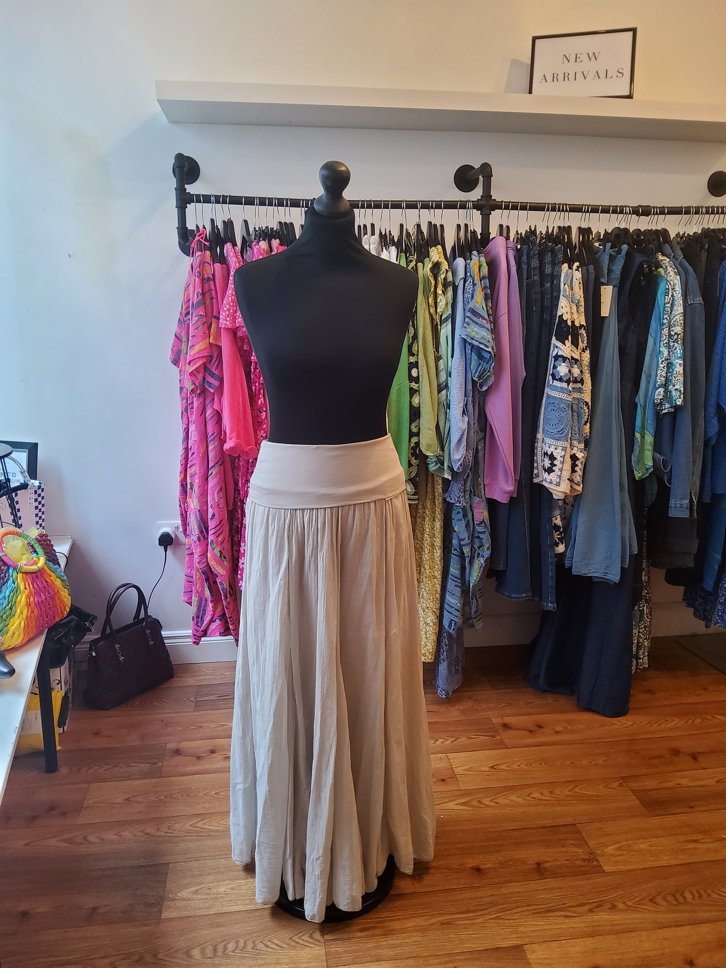Flowing Crinkle Godet Hem Maxi Skirt in Beige