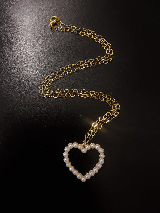 Pearl-studded Heart Necklace