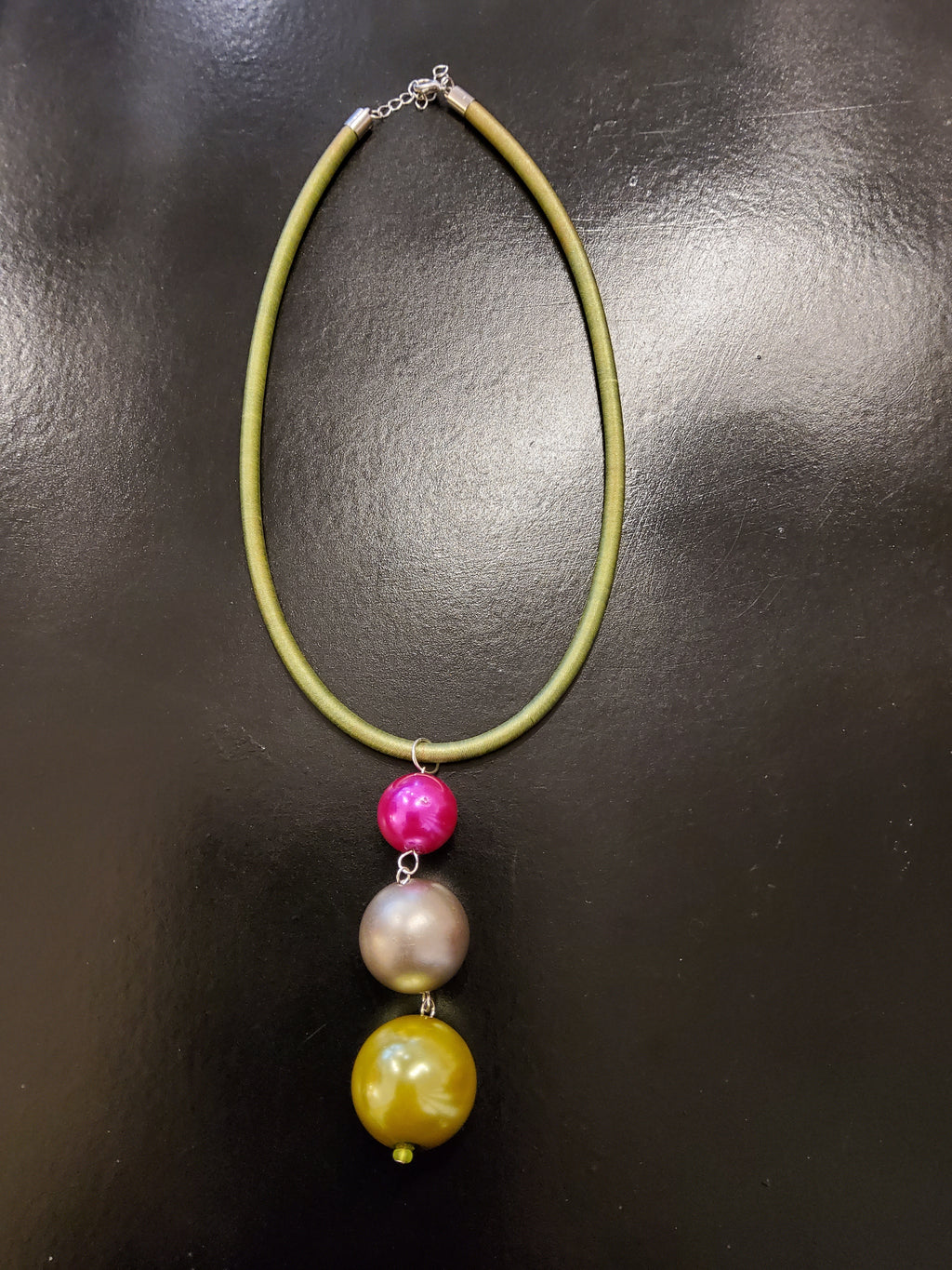 Trio of pearls necklace