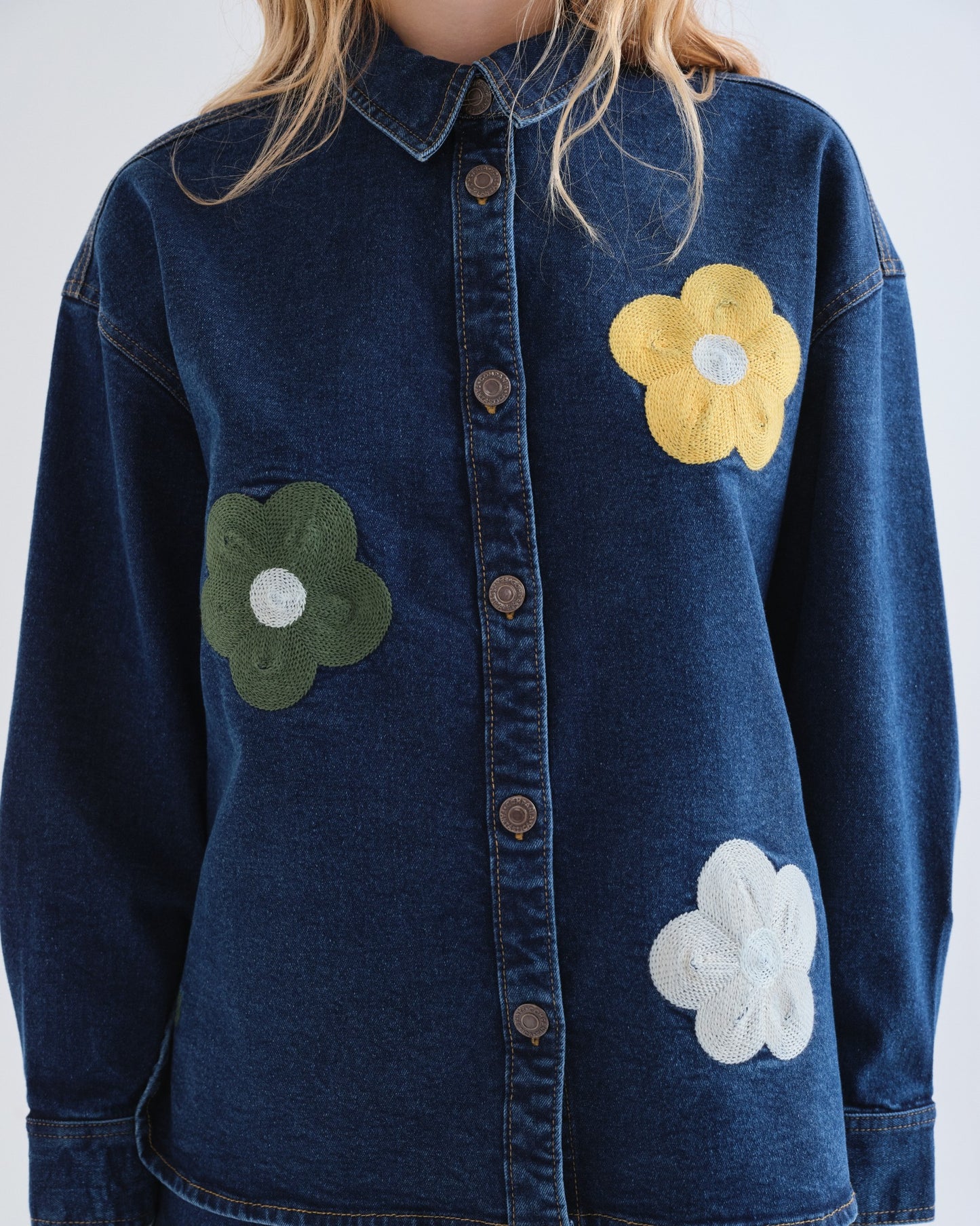 Pre-order* Compañía Fantástica: Embroidered denim flower shacket