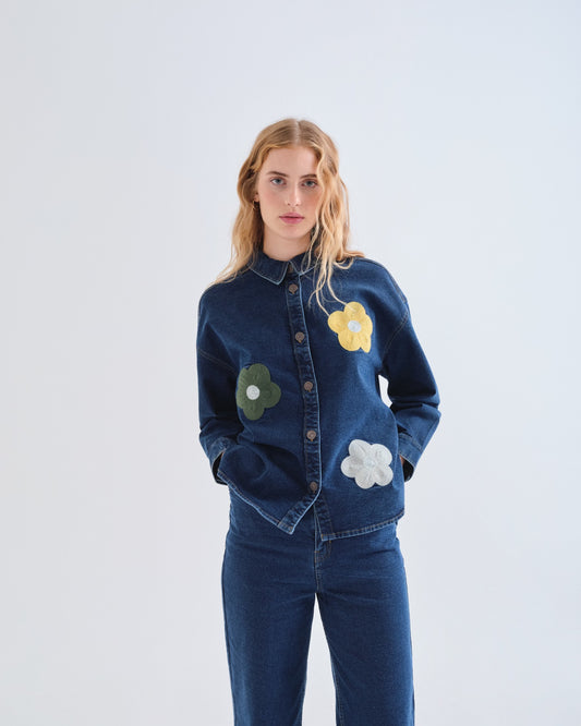 Compañía Fantástica: Embroidered denim flower shacket