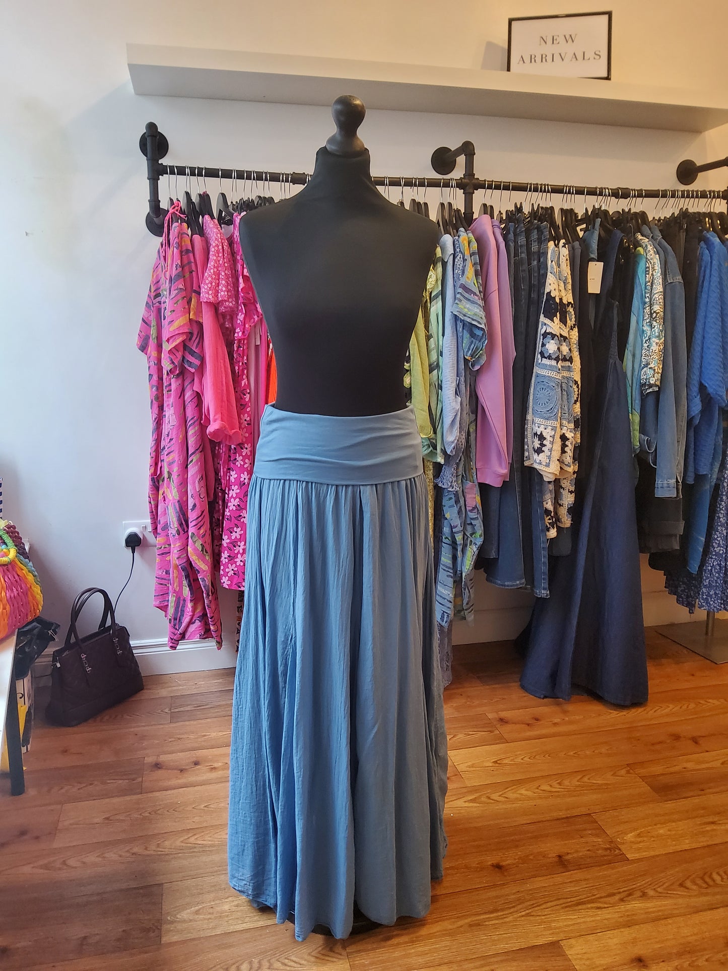 Flowing Crinkle Godet Hem Maxi Skirt in Denim Blue