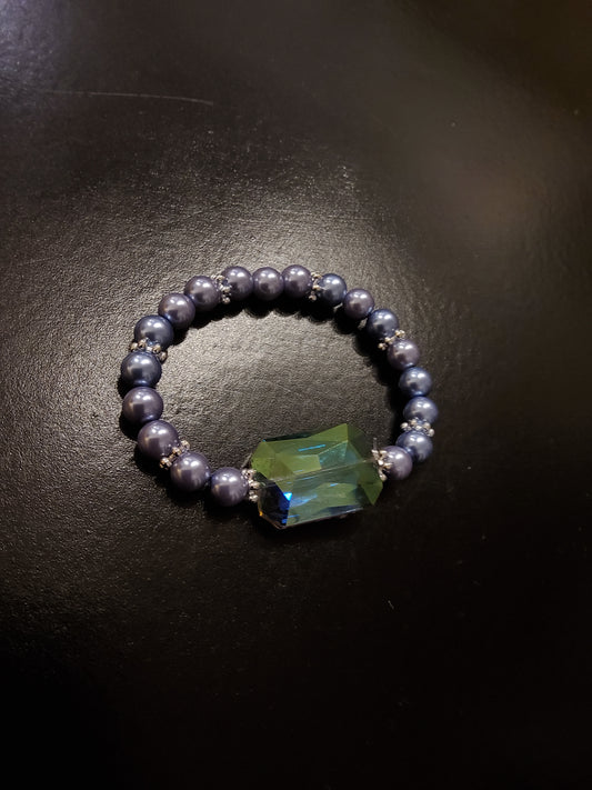 Lilac Pearl Bracelet with Large Crystal