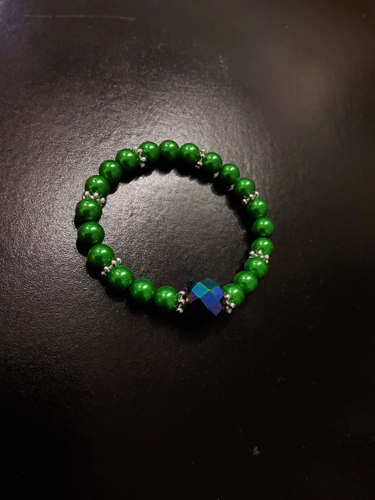 Emerald Green Pearl Bracelet with Small Crystal